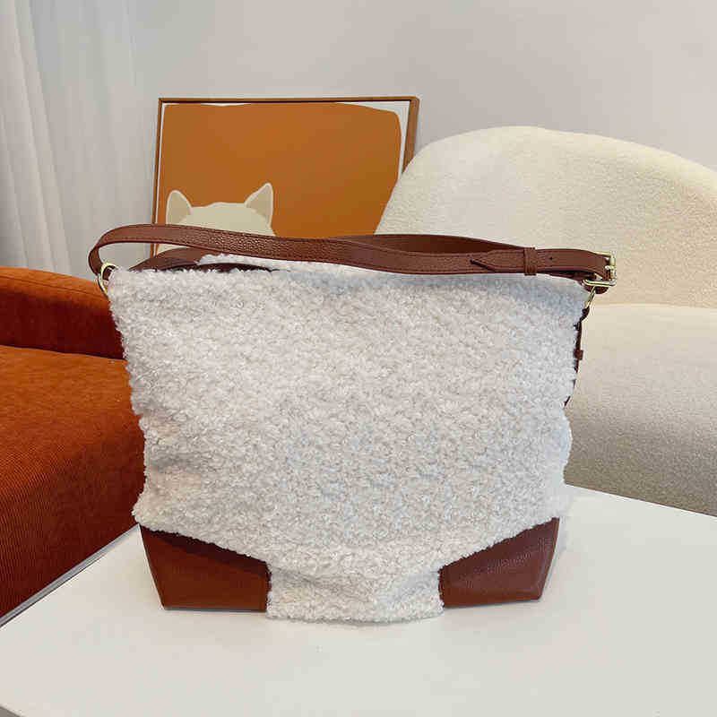 Evening Bags Totes Autumn Winter Lambswool Handbags Designer Tote Bag Women Cute Hairy Shoulder Trend Lager Shopping Crossbody Bags Female Wallet 220921, Lobag black
Evening Bags Totes Autumn Winter Lambswool Handbags Designer Tote Bag Women Cute Hairy Shoulder Trend Lager Shopping Crossbody Bags Female Wallet 220921, Lobag black