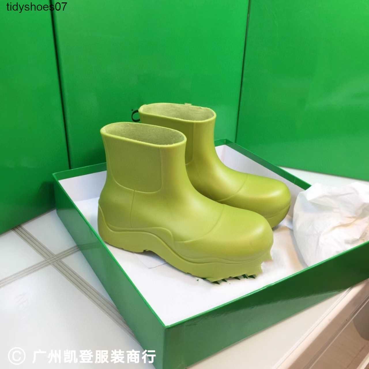 High quality paris 2022 Female designers of the same family B candy colored rain boots high waterproof rain shoes, Red
High quality paris 2022 Female designers of the same family B candy colored rain boots high waterproof rain shoes, Red