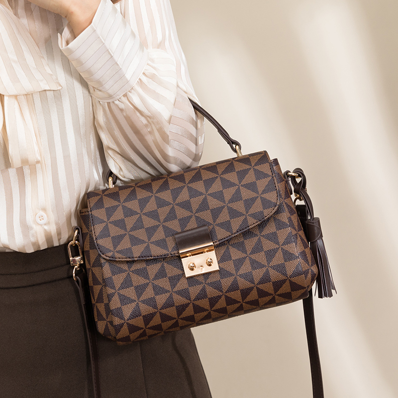 Evening Bags Shoulder For Women Luxury With Crossbody Strap And Top Handle Plaid Fashion Vintage Messenger Female Handbags 221010, Black
Evening Bags Shoulder For Women Luxury With Crossbody Strap And Top Handle Plaid Fashion Vintage Messenger Female Handbags 221010, Black
