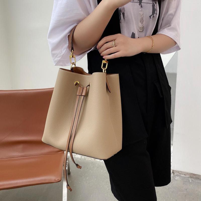 Evening Bags Fashion Bucket Bag Korean Style Large Capacity Shoulder Messenger All-Matching Genuine Leather Portable Women's, Black
Evening Bags Fashion Bucket Bag Korean Style Large Capacity Shoulder Messenger All-Matching Genuine Leather Portable Women's, Black