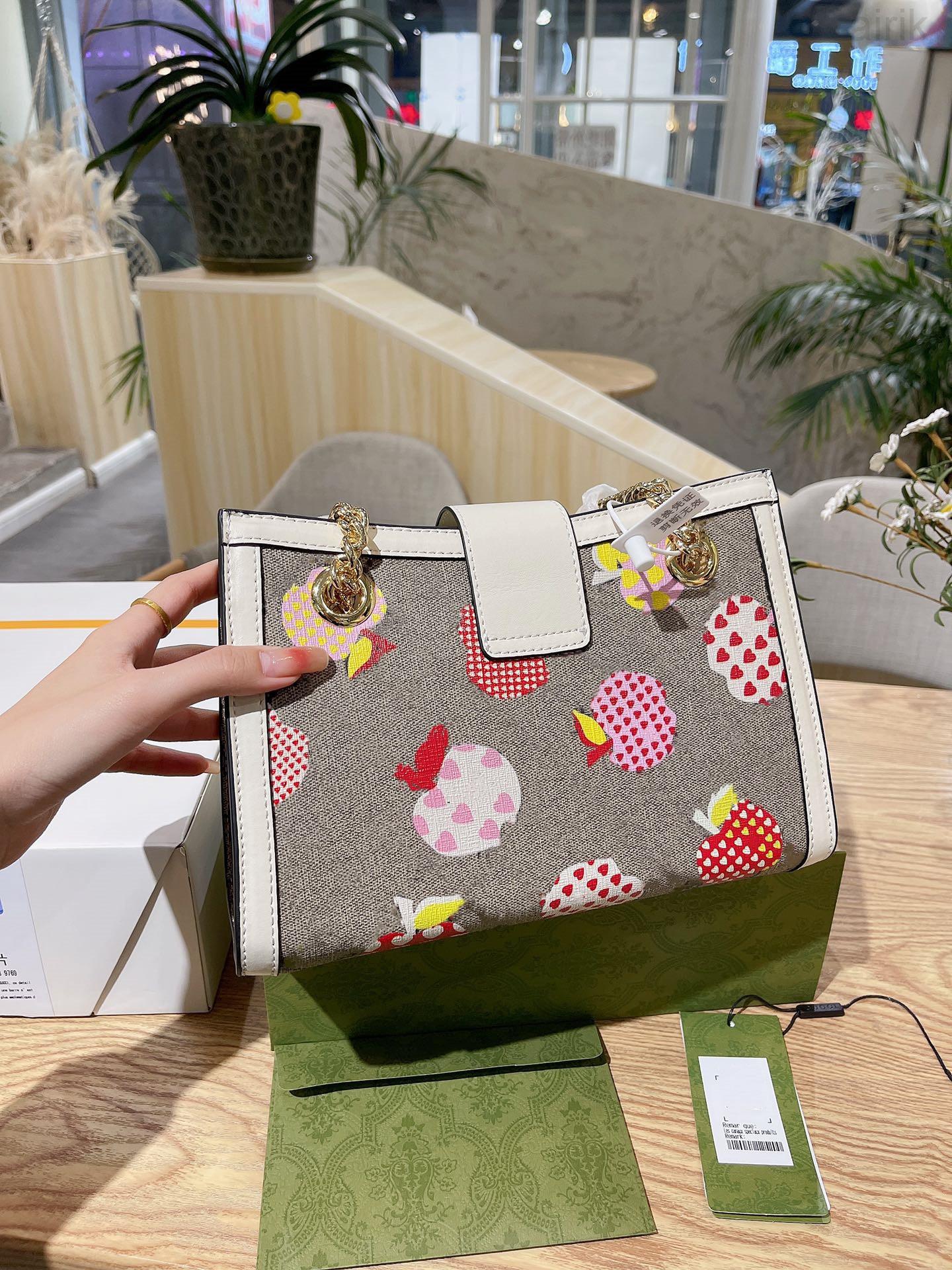 3A quality designer shoulder bag lady chain handbagS padlock style 4 colors luxury out shopping crossbody tote bags purses packaging, Black
3A quality designer shoulder bag lady chain handbagS padlock style 4 colors luxury out shopping crossbody tote bags purses packaging, Black