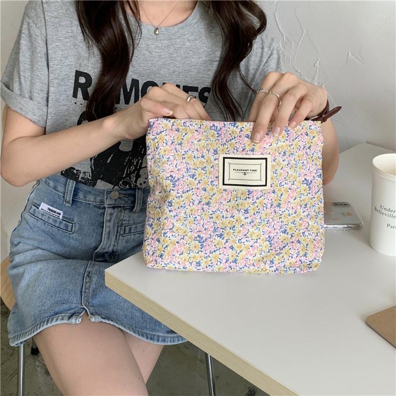 Cosmetic Bags Floral Bag Cotton Cloth Women Makeup Pouch Travel Lipstick Organizer Cases Fashion Zipper Clutch Beauty Phone Purse
Cosmetic Bags Floral Bag Cotton Cloth Women Makeup Pouch Travel Lipstick Organizer Cases Fashion Zipper Clutch Beauty Phone Purse