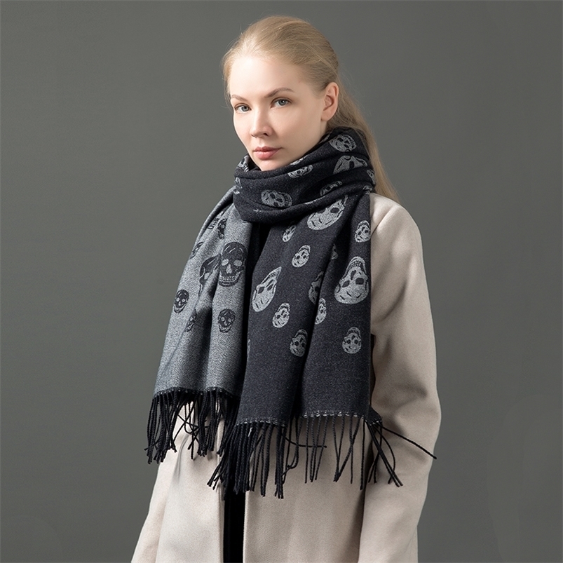 Scarves Luxury skull scarf cashmere women shawl winter warm cloak thick blanket fringed holiday gift 221010
Scarves Luxury skull scarf cashmere women shawl winter warm cloak thick blanket fringed holiday gift 221010