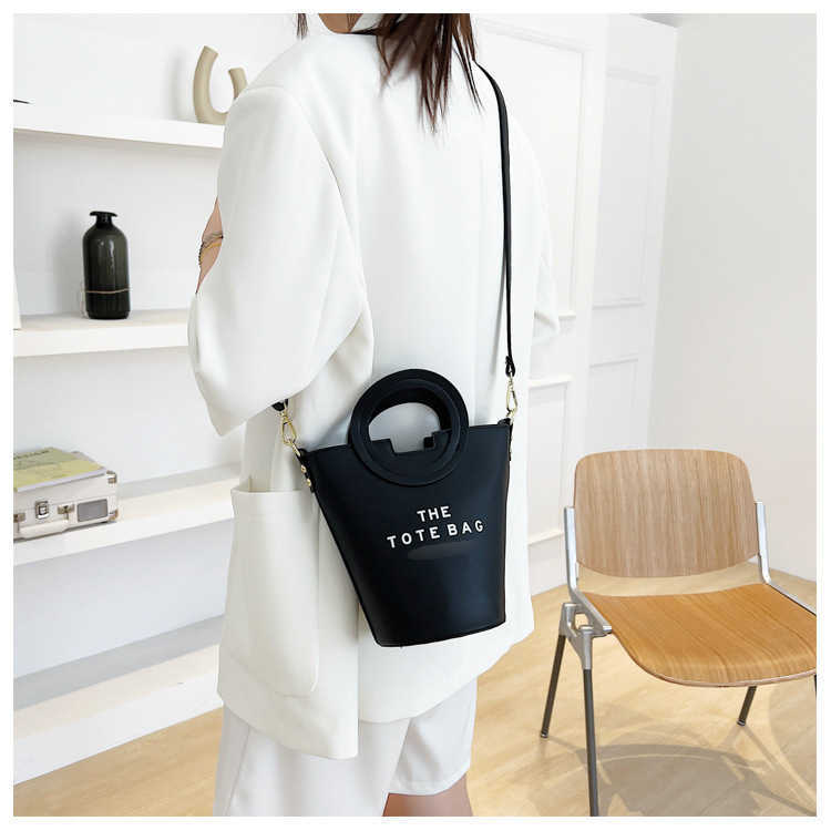 the tote bag lady famous Designer bags 2022 new lychee pattern ladies tote shopping bag high-end fashion shoulder messenger bag, Dark grey
the tote bag lady famous Designer bags 2022 new lychee pattern ladies tote shopping bag high-end fashion shoulder messenger bag, Dark grey