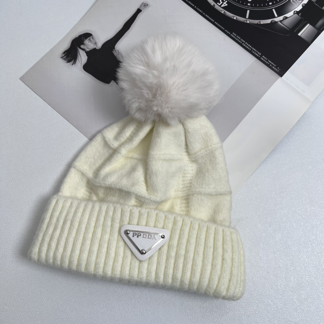 Designers Beanie Winter Knitted Woolen Hat luxurys triangle design Women Chunky Knit Thick Warm faux fur pom Beanies Hats Female Bonnet Beanie Caps 9 colors, Red
Designers Beanie Winter Knitted Woolen Hat luxurys triangle design Women Chunky Knit Thick Warm faux fur pom Beanies Hats Female Bonnet Beanie Caps 9 colors, Red