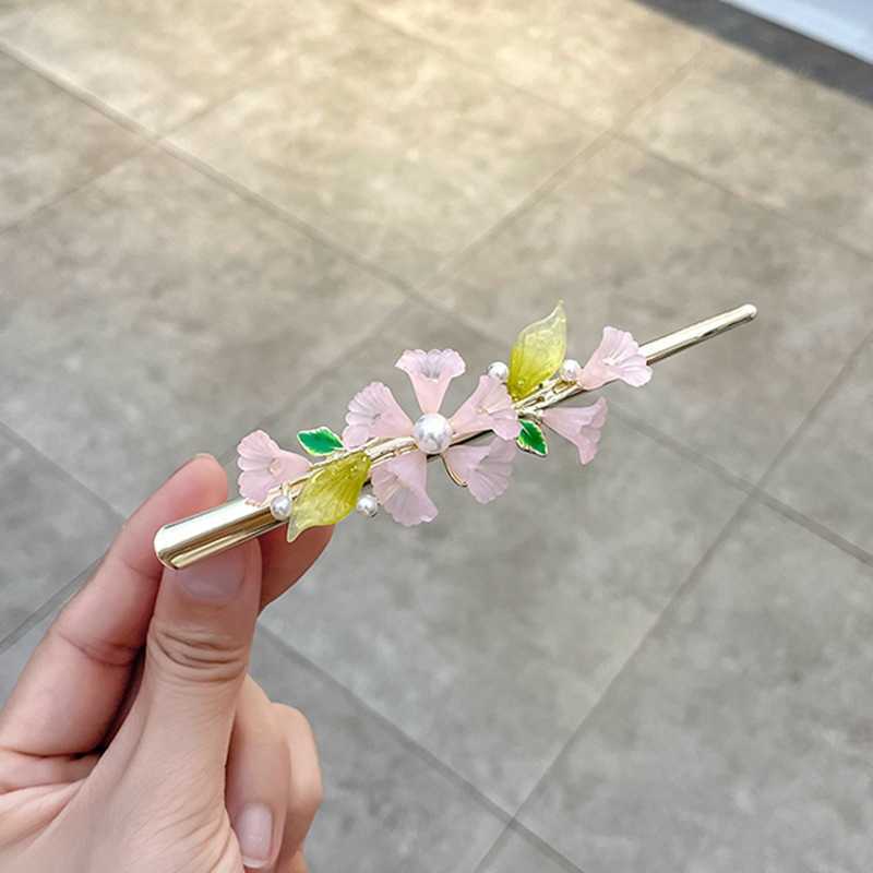 hair clips Antique large cowhorn house fashion flower pearl duck bill clip style hair curling headdress
hair clips Antique large cowhorn house fashion flower pearl duck bill clip style hair curling headdress
