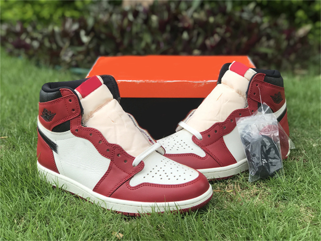 Authentic Basketball Shoes 1 High OG Lost Found Sneakers Varsity Red Black-Sail Muslin Retro Athletic 1S Chicago Reimagined Starfish Women Men Sports Shoes With Box, Dark mocha
Authentic Basketball Shoes 1 High OG Lost Found Sneakers Varsity Red Black-Sail Muslin Retro Athletic 1S Chicago Reimagined Starfish Women Men Sports Shoes With Box, Dark mocha