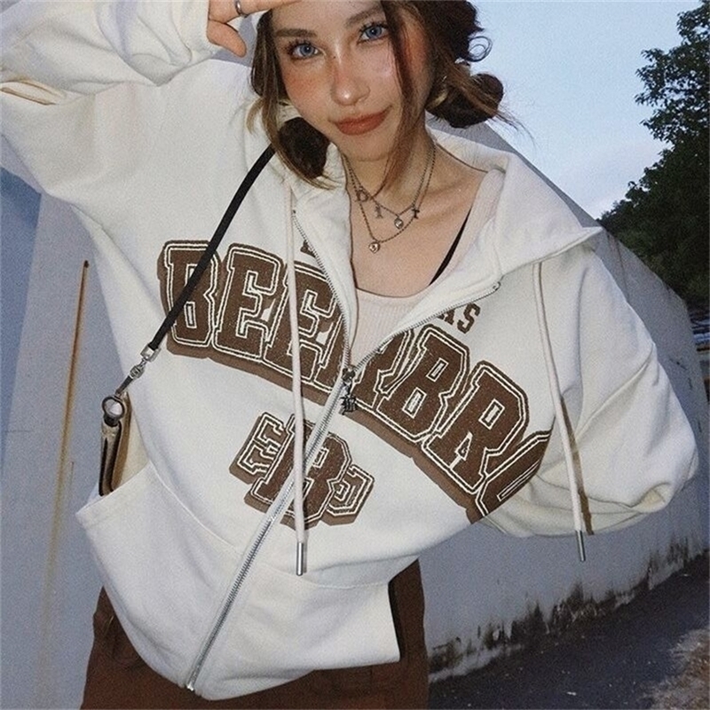 Womens Hoodies Sweatshirts Spring autumn jacket American retro hooded sweatshirt women vibe style cardigan couple loose sweet gril clothes 221010, A10
Womens Hoodies Sweatshirts Spring autumn jacket American retro hooded sweatshirt women vibe style cardigan couple loose sweet gril clothes 221010, A10