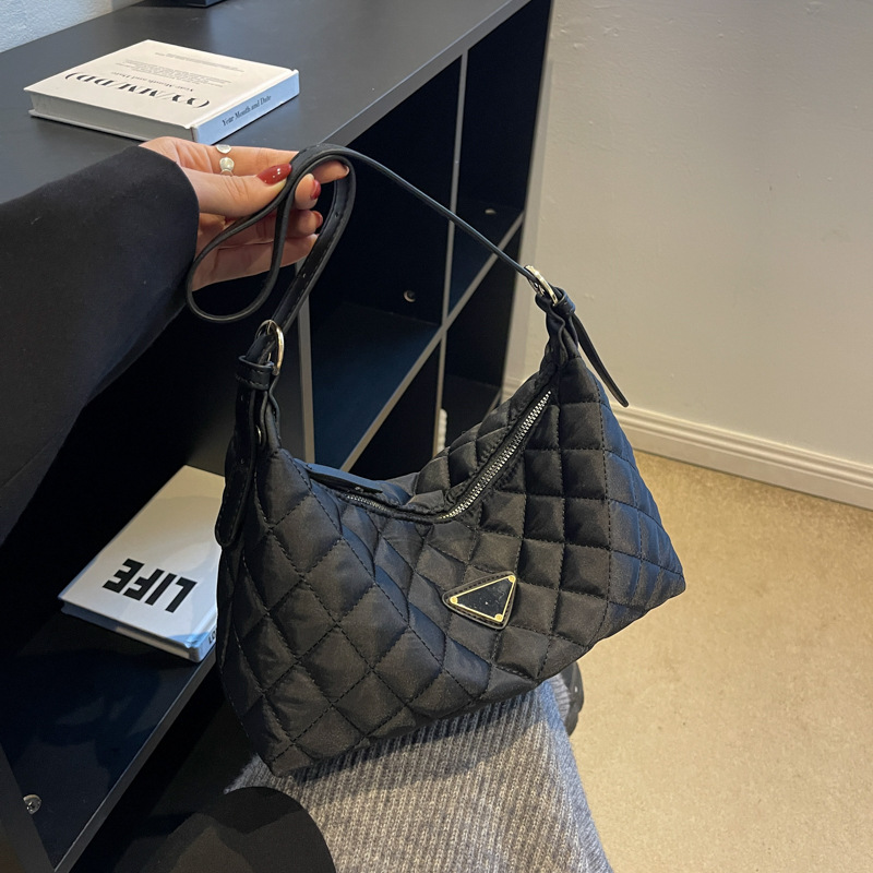 Fashion Shoulder Bags for Women Luxury Designer Crossbody Women's Bag Trend Small Solid Female Handbags, Black
Fashion Shoulder Bags for Women Luxury Designer Crossbody Women's Bag Trend Small Solid Female Handbags, Black
