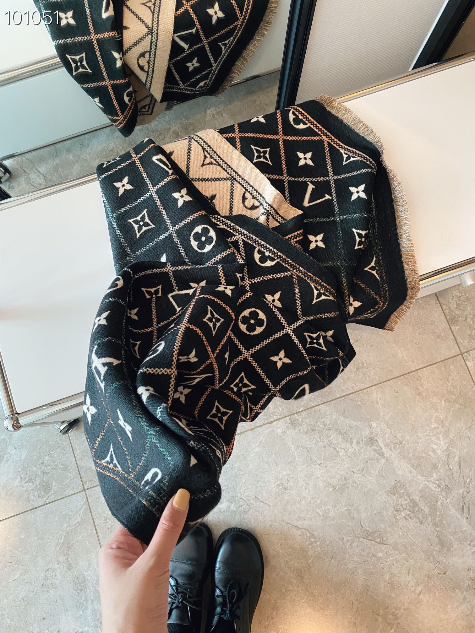 2023 High fashion scarf is casually worn with a sense of style
2023 High fashion scarf is casually worn with a sense of style