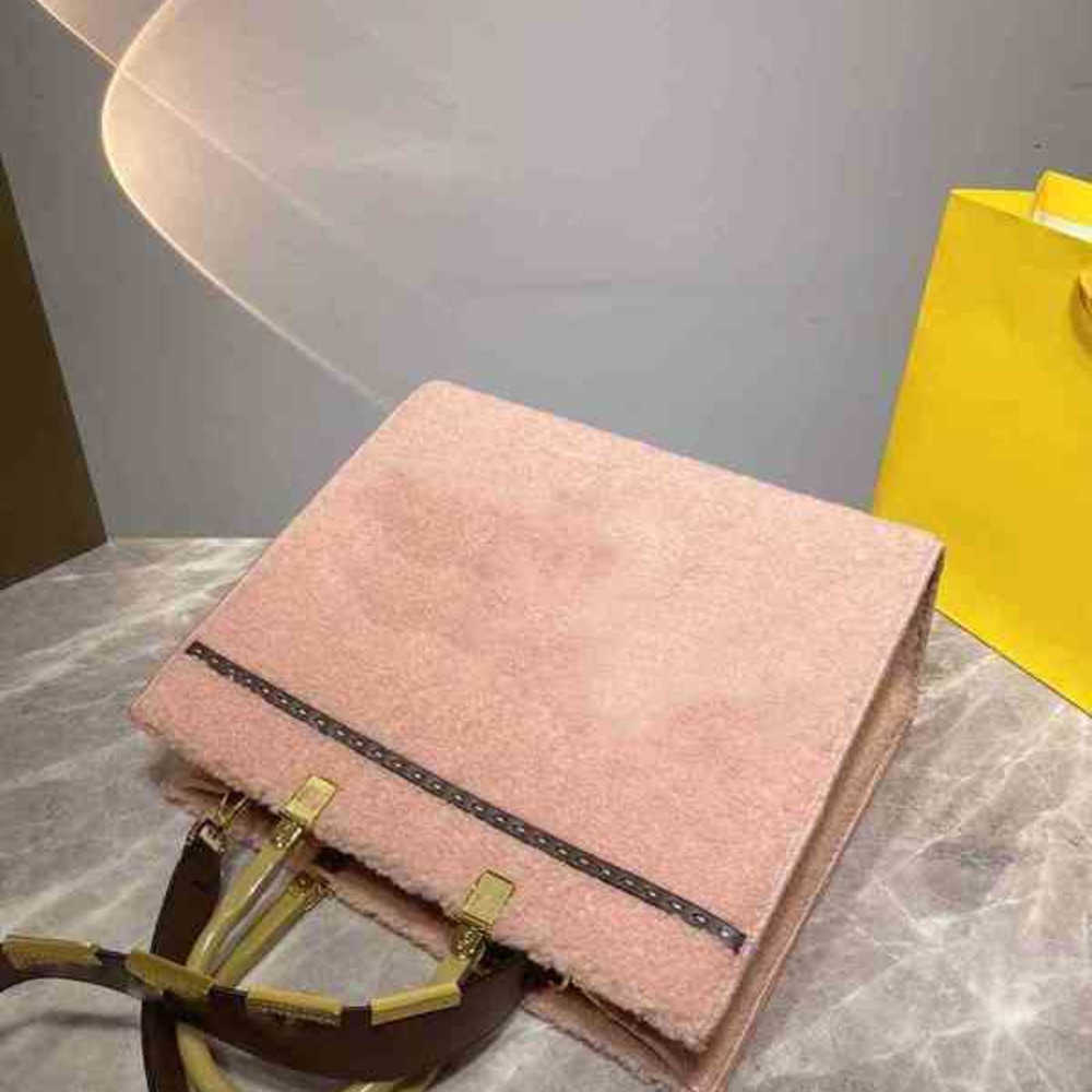 Evening bag Shoulder Bags Pink Plush Tote Brand Designer Handbags Large-capacity High-quality Change Wallet Letter Decoration Cross Body Purses 1127
Evening bag Shoulder Bags Pink Plush Tote Brand Designer Handbags Large-capacity High-quality Change Wallet Letter Decoration Cross Body Purses 1127