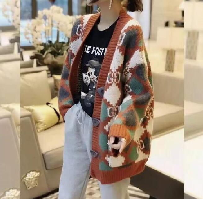 2023 Women Sweater Luxury Brand V Neck Knitted Cardigans Sweater Pink Houndstooth Knit Long Sleeve Oversized Jumper Coats gu, Black
2023 Women Sweater Luxury Brand V Neck Knitted Cardigans Sweater Pink Houndstooth Knit Long Sleeve Oversized Jumper Coats gu, Black