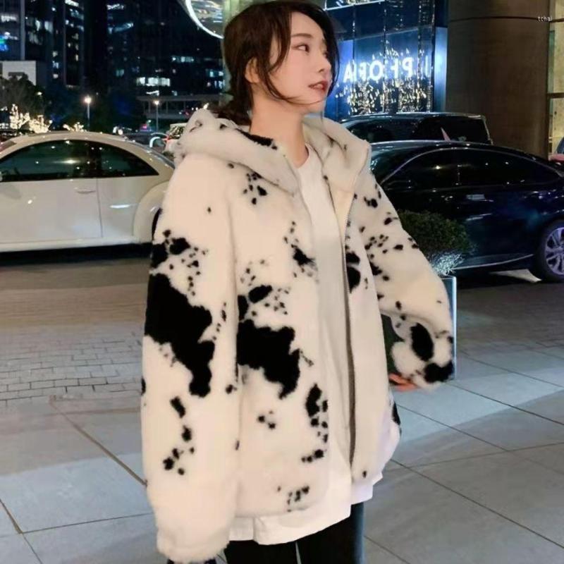 Women' Fur Winter Women' Thickened Fleece Sweater Loose Fashion Cow Pattern Coat Imitation Mink Plush
Women' Fur Winter Women' Thickened Fleece Sweater Loose Fashion Cow Pattern Coat Imitation Mink Plush