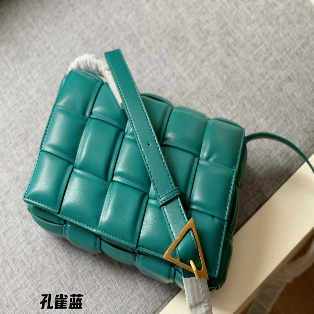 Fashion Ladies Bottess bags Venetas divani new green woven large lattice pillow tofu oblique cross leisure, Sky blue
Fashion Ladies Bottess bags Venetas divani new green woven large lattice pillow tofu oblique cross leisure, Sky blue
