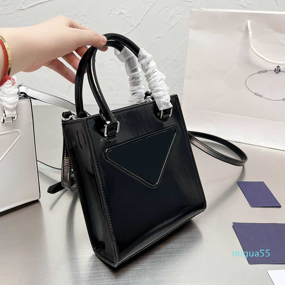 Brand fashion Handbag Women Luxurys Designers Bags Leather Bag Wallets Fashion Female Crossbody Handbags Tote Lady Shoulder Vintage, Black
Brand fashion Handbag Women Luxurys Designers Bags Leather Bag Wallets Fashion Female Crossbody Handbags Tote Lady Shoulder Vintage, Black