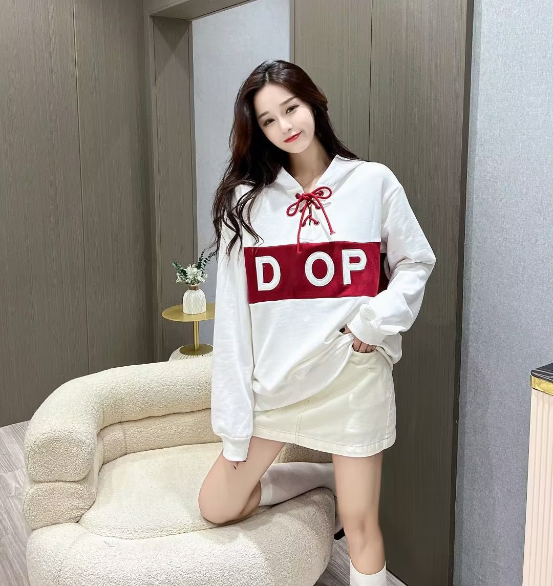 23 Designer Women's Hoodie Crew Neck Men's Sweatshirt Cotton Letters Street Sports European Style
23 Designer Women's Hoodie Crew Neck Men's Sweatshirt Cotton Letters Street Sports European Style
