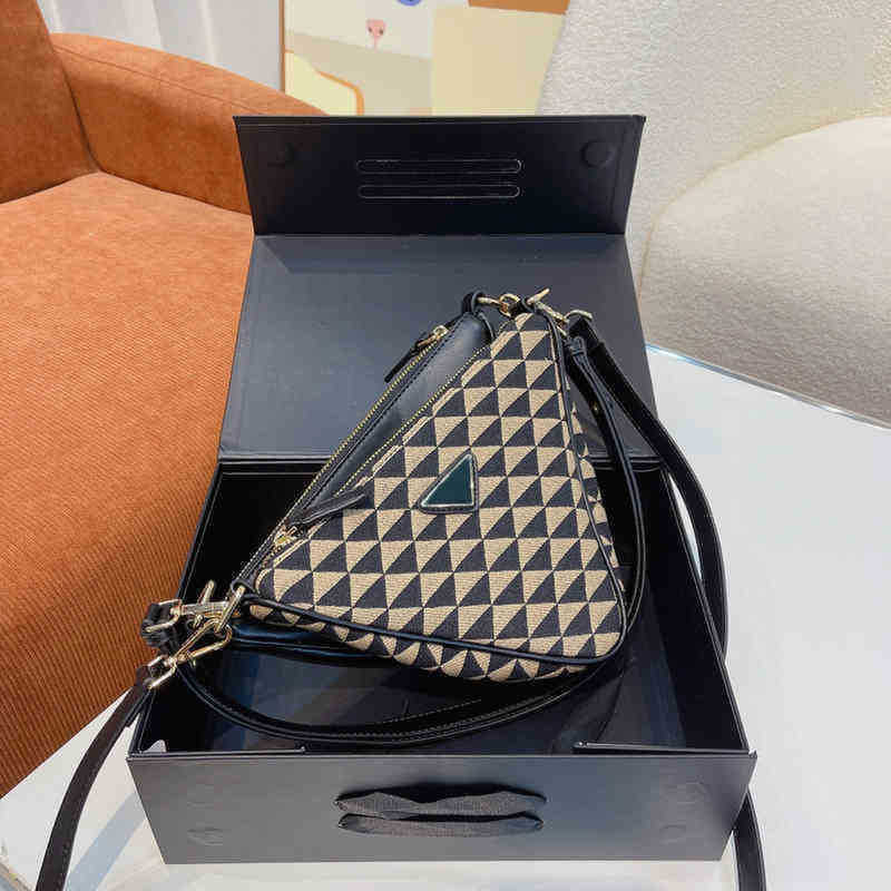Shoulder Bags Designer Handbags Tote Triangle Fashion Women Shoulderbag Handbag Brand Crossbody Female Fanny Pack 220324, Beige
Shoulder Bags Designer Handbags Tote Triangle Fashion Women Shoulderbag Handbag Brand Crossbody Female Fanny Pack 220324, Beige