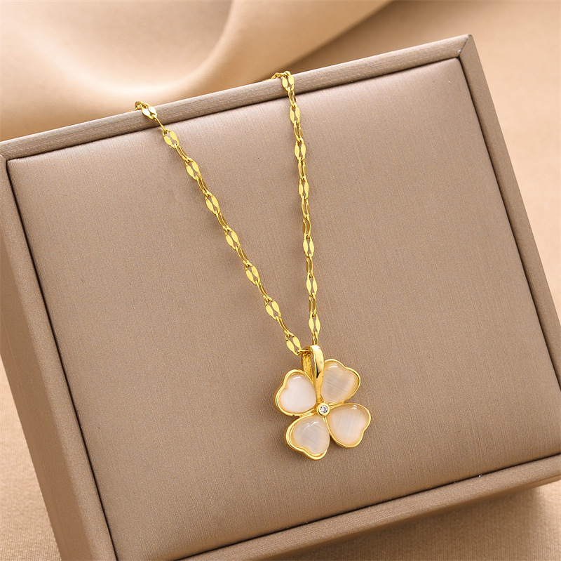 Womens Luxury Designer Necklace Titanium steel Fashion Four leaf Clover Cleef Pendant gold Pendants opal simple clavicle chain Necklaces Jewelry
Womens Luxury Designer Necklace Titanium steel Fashion Four leaf Clover Cleef Pendant gold Pendants opal simple clavicle chain Necklaces Jewelry