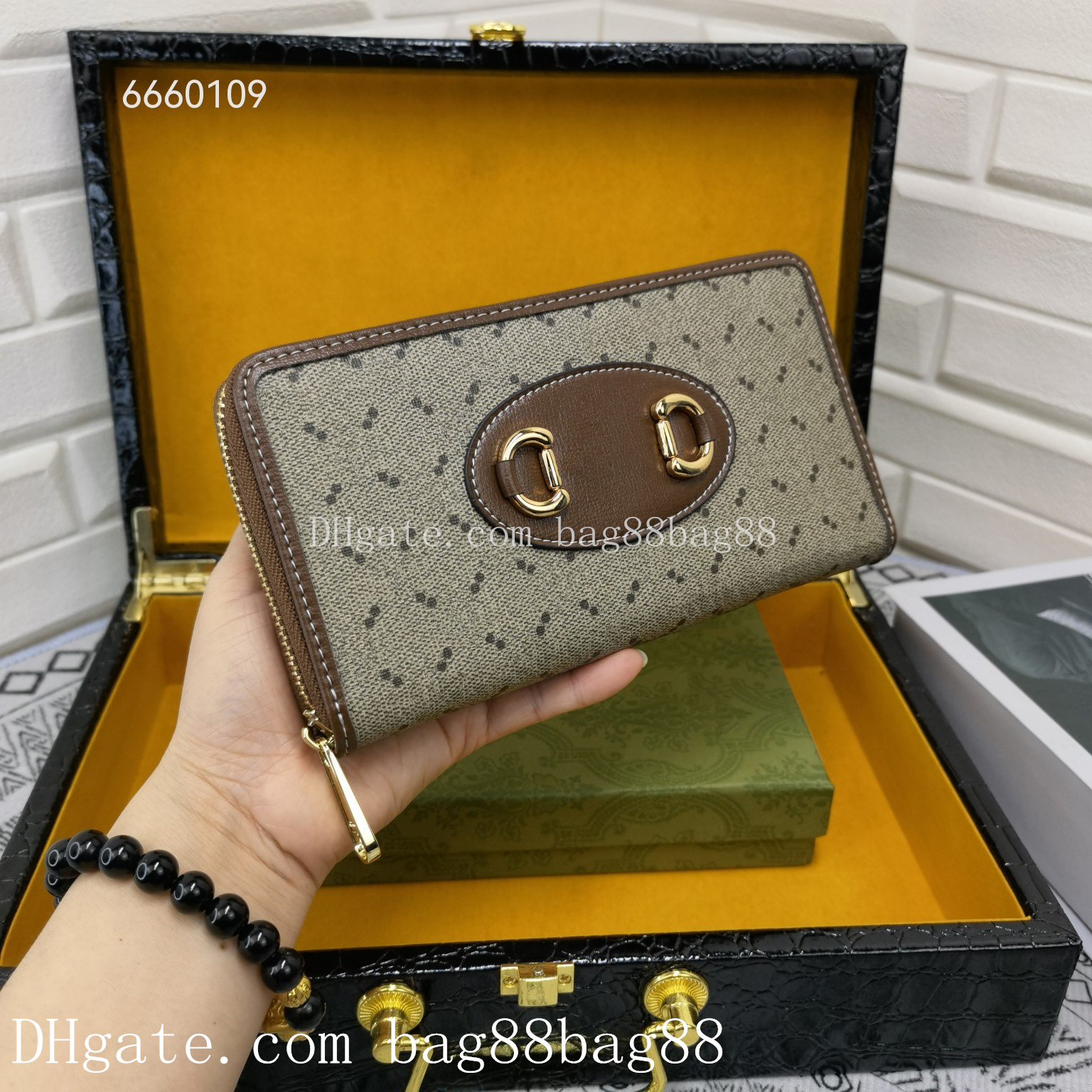 Classic Luxury Designer Long Wallet Men's Women's Leather PVC Business Credit Card Holder Men's purse brown 6660109, Contact me
Classic Luxury Designer Long Wallet Men's Women's Leather PVC Business Credit Card Holder Men's purse brown 6660109, Contact me