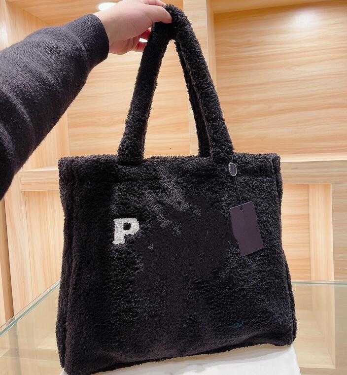 Designer Women Fur Tote Bag Luxurys Bags Letter p Printed Lambswool Handbags Woolen Large Capacity Shopping Shoulder, Black
Designer Women Fur Tote Bag Luxurys Bags Letter p Printed Lambswool Handbags Woolen Large Capacity Shopping Shoulder, Black