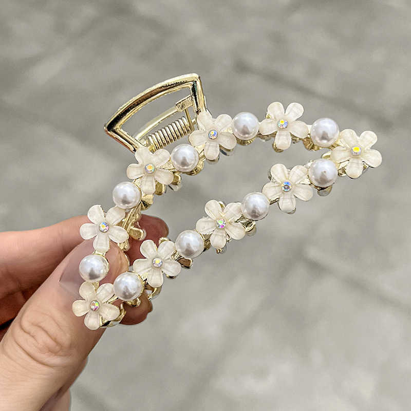 hair clips 2022 new flowers medium grip French elegant temperament plate net red pearl glass metal
hair clips 2022 new flowers medium grip French elegant temperament plate net red pearl glass metal