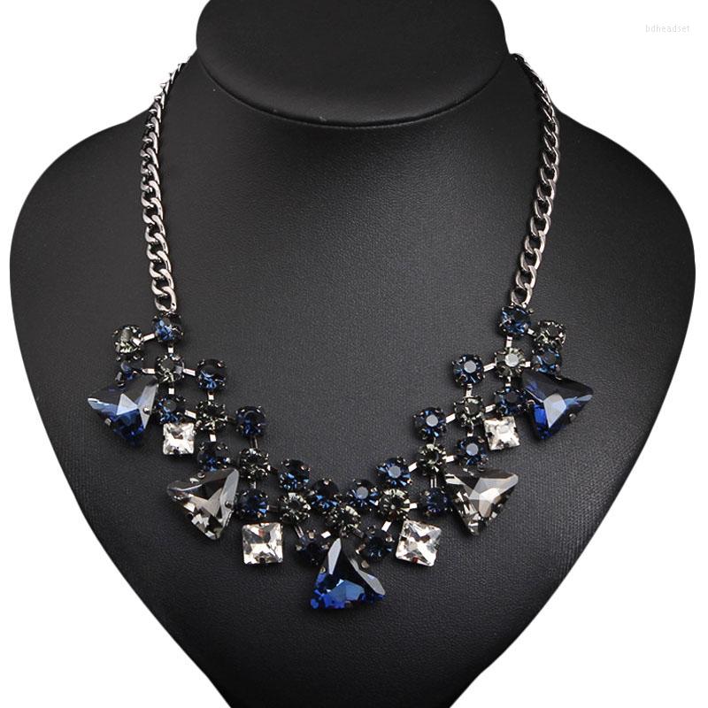 Choker Elegant Women Jewelry Luxury Triangle Shape Artificial Crystal Rhinestone Pendant Statement Necklace For Party
Choker Elegant Women Jewelry Luxury Triangle Shape Artificial Crystal Rhinestone Pendant Statement Necklace For Party