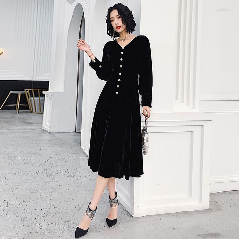 Party Dresses V-neck Long Sleeve -length A-line Black Velvet Simple Cocktail Dress Button
Party Dresses V-neck Long Sleeve -length A-line Black Velvet Simple Cocktail Dress Button