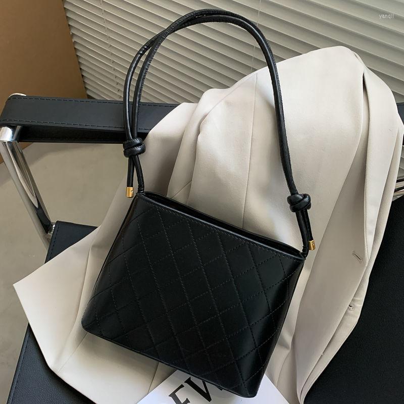 Evening Bags 2022 Spring Autum Fashion Women'S Shoulder Bucket Plaid Pu Leather Small Square Casual Handbag And Purses, Brown
Evening Bags 2022 Spring Autum Fashion Women'S Shoulder Bucket Plaid Pu Leather Small Square Casual Handbag And Purses, Brown