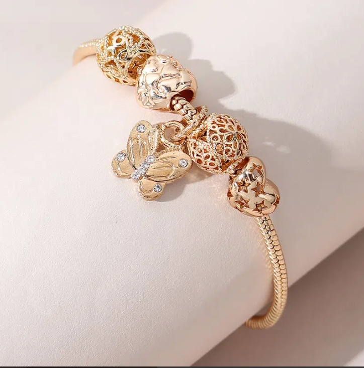 Fashionable Chain Applicable to various occasions Rhinestone Detail Butterfly Charm Bracelet
Fashionable Chain Applicable to various occasions Rhinestone Detail Butterfly Charm Bracelet