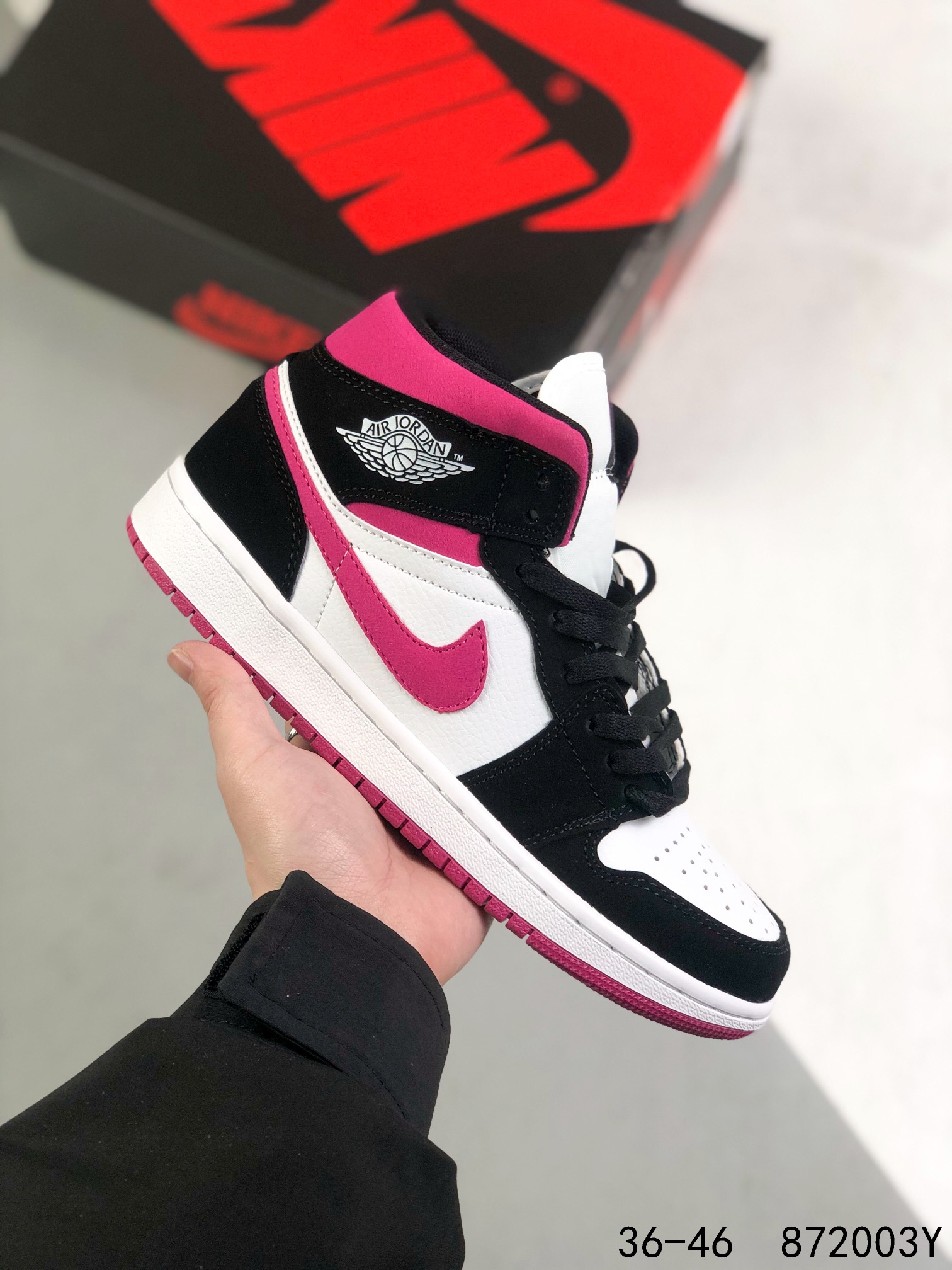 Nike Air Jordan 1 N1013 Basketball Shoes Mens Sneakers Sail Red Thunder Military Black Cat White Oreo Patent Bred Hyper Royal Bred Universit, Color (24)
Nike Air Jordan 1 N1013 Basketball Shoes Mens Sneakers Sail Red Thunder Military Black Cat White Oreo Patent Bred Hyper Royal Bred Universit, Color (24)