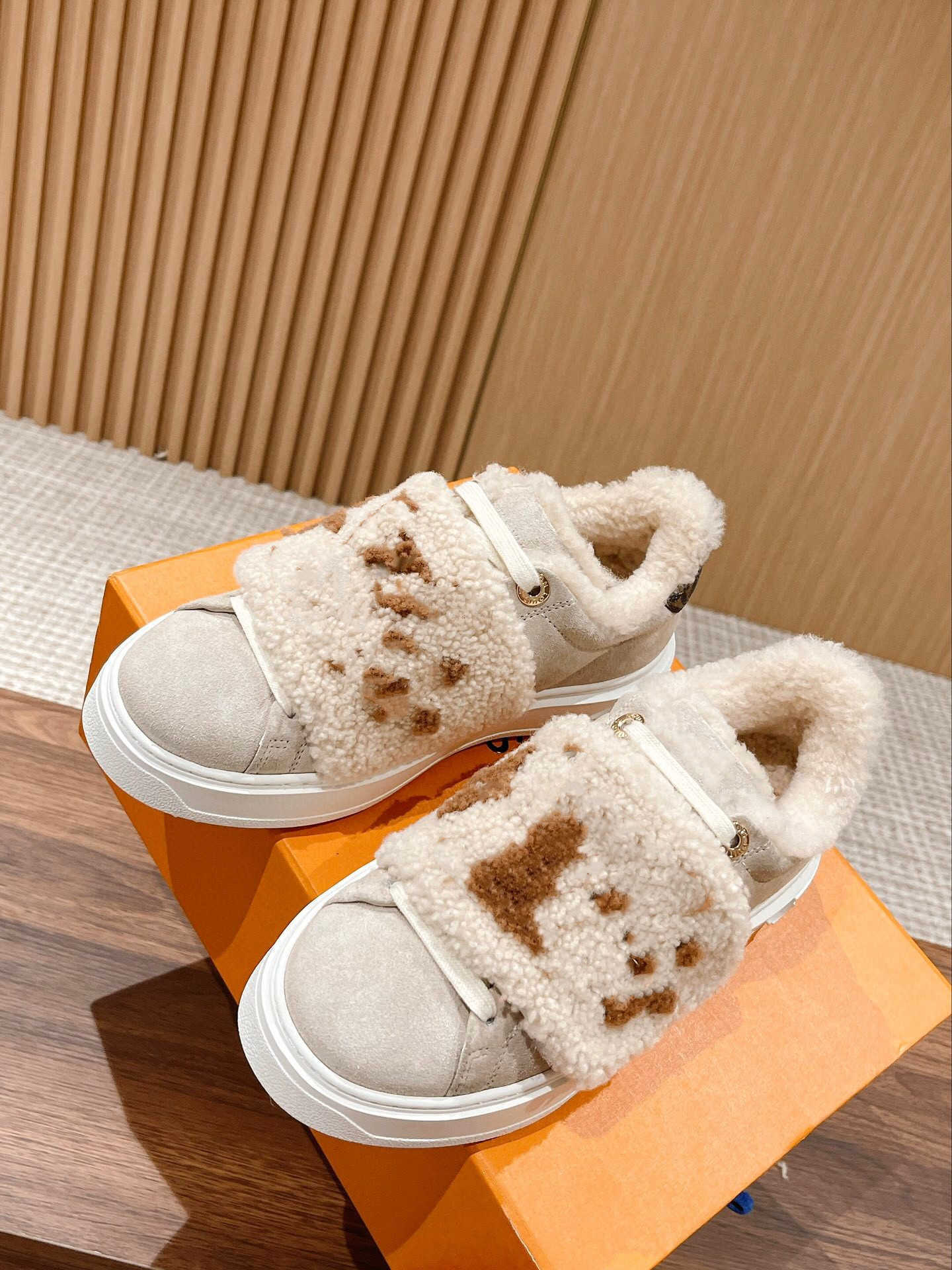 Furry Shearling Boots Women Time Out Trainer Paris Sherpa Fleece Wool Fur Sneaker Lady Girl Winter Shoes Fluff Booties Sheepskin Loafers Suede Platform Skate Shoe, Fill postage
Furry Shearling Boots Women Time Out Trainer Paris Sherpa Fleece Wool Fur Sneaker Lady Girl Winter Shoes Fluff Booties Sheepskin Loafers Suede Platform Skate Shoe, Fill postage