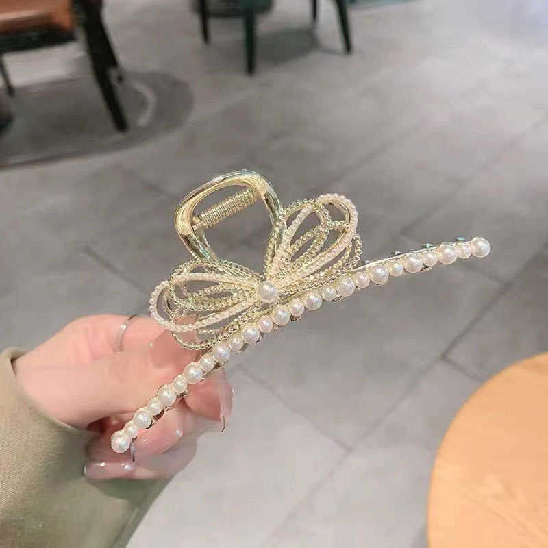 Hair Clips new fashion pearl butterfly clip Korean version back head curling high sense large hairpin shark clip
Hair Clips new fashion pearl butterfly clip Korean version back head curling high sense large hairpin shark clip