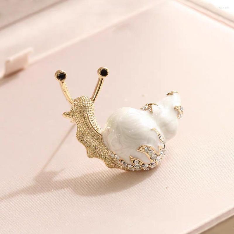Brooches Muylinda Snail Enamel Pin Fashion Animal Rhinestone Pins And Jewelry Women Men Small Brooch Gift
Brooches Muylinda Snail Enamel Pin Fashion Animal Rhinestone Pins And Jewelry Women Men Small Brooch Gift