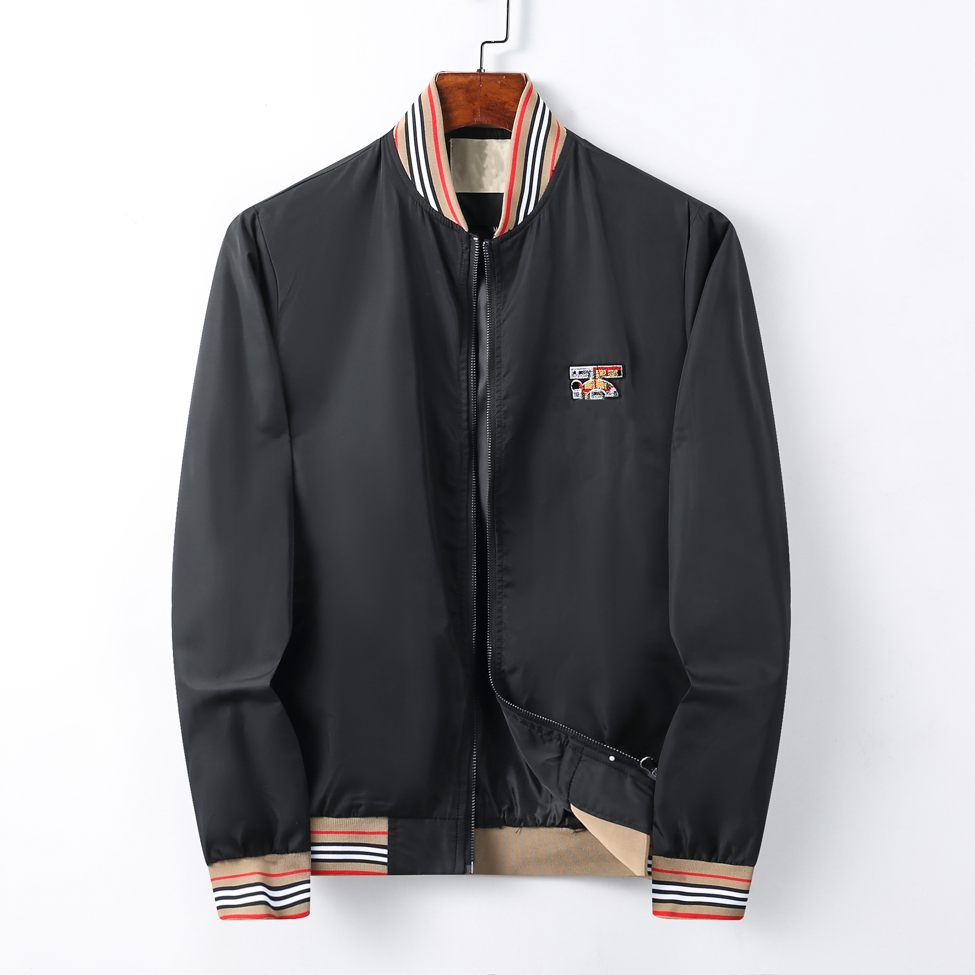 Designer men's Jacket Black & White Yellow & Brown Striped plaid brand windproof waterproof hoodie zipper Trench coat Men women Classic letter 3XL
Designer men's Jacket Black & White Yellow & Brown Striped plaid brand windproof waterproof hoodie zipper Trench coat Men women Classic letter 3XL