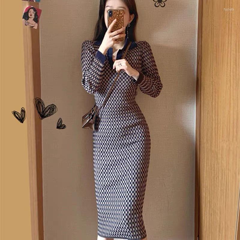 Casual Dresses 2022 French Style Young V-neck Overknee Plaid Knitted Dress Waist Slimming Temperament Long Women, Long sleeve
Casual Dresses 2022 French Style Young V-neck Overknee Plaid Knitted Dress Waist Slimming Temperament Long Women, Long sleeve