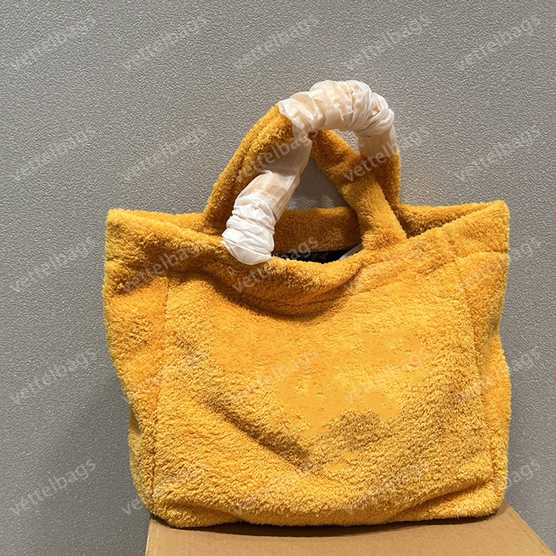 Large Capacity Totes Winter Handbag Tote Bag Top Designers Shoulder Bags Vintage Pochette Handbags Party Shopping Wallets Women Luxury Travel Fashion Fluffy, Increase freight
Large Capacity Totes Winter Handbag Tote Bag Top Designers Shoulder Bags Vintage Pochette Handbags Party Shopping Wallets Women Luxury Travel Fashion Fluffy, Increase freight