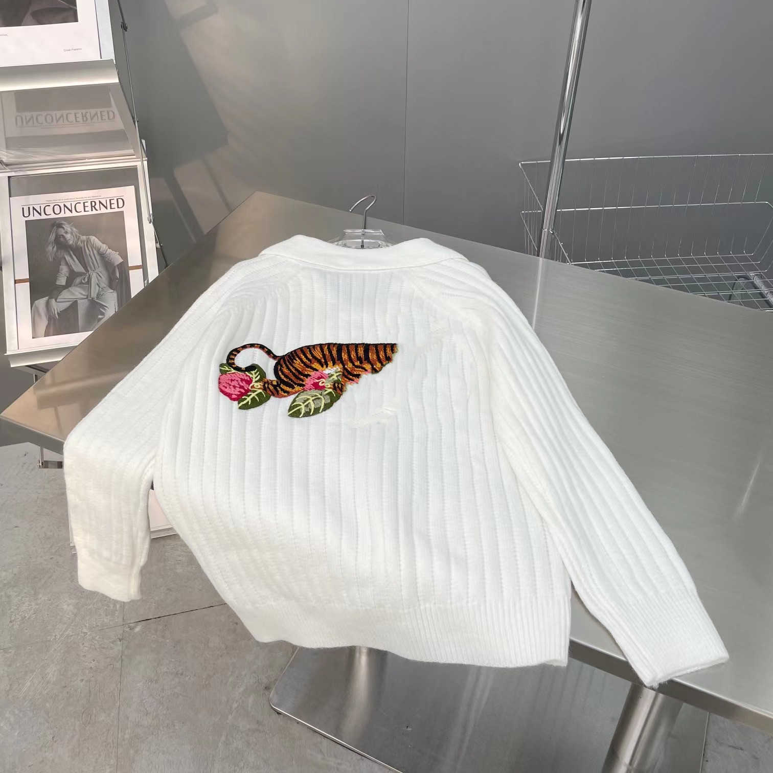 Women' Blouses & Shirts Autumn and Winter New Embroidery Animal V-Neck Casual Solid Color Knitted Sweater Western Style Don't Pick People Top, White
Women' Blouses & Shirts Autumn and Winter New Embroidery Animal V-Neck Casual Solid Color Knitted Sweater Western Style Don't Pick People Top, White
