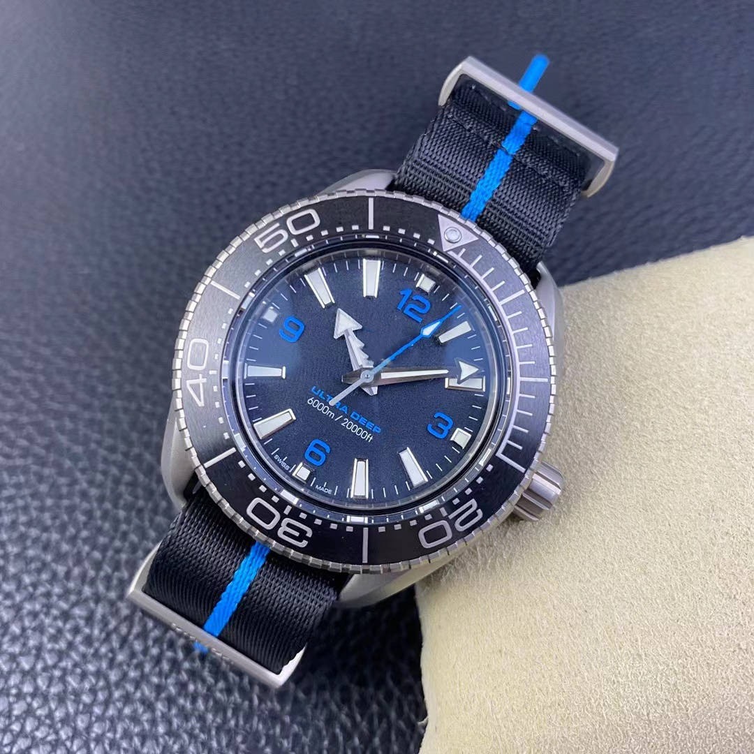 VS factory Diving watches Titanium case 45.5 MM 8912 mechanical movement 600 M Stainless steel strap Ceramic bezel Sapphire crystal glass Super waterproof, As shown
VS factory Diving watches Titanium case 45.5 MM 8912 mechanical movement 600 M Stainless steel strap Ceramic bezel Sapphire crystal glass Super waterproof, As shown
