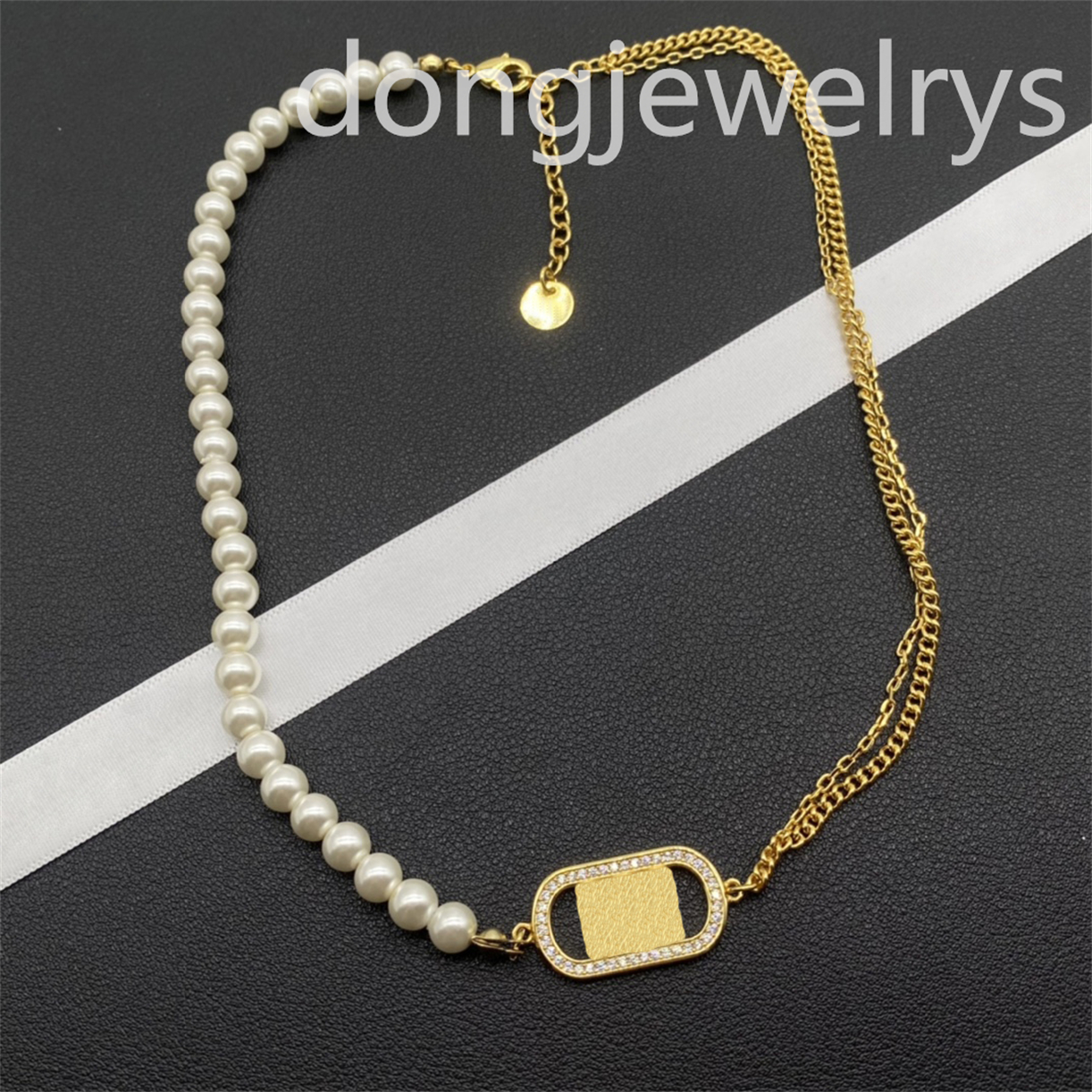 Woman Silver Designer Bracelett Luxury Bangles Shell Pearl Round Beads Bracelets Dongjewelrys High End Elegant Classic Vintage Ladies Bracelets
Woman Silver Designer Bracelett Luxury Bangles Shell Pearl Round Beads Bracelets Dongjewelrys High End Elegant Classic Vintage Ladies Bracelets