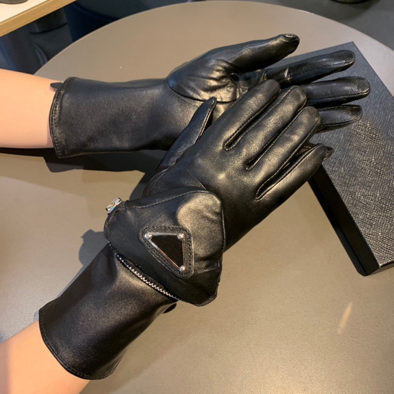 Women Designer Mitten Sheepskin Gloves Winter Luxury Genuine Leather Mittens Brands Purple Fingers Glove P Warm Cashmere Inside Touch Screen
Women Designer Mitten Sheepskin Gloves Winter Luxury Genuine Leather Mittens Brands Purple Fingers Glove P Warm Cashmere Inside Touch Screen
