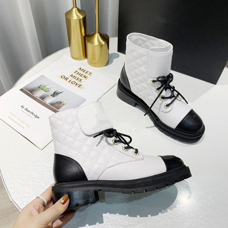 High end interlocking black ankle bicycle thick soled flat shoes combat boots low heel lace up boots leather chain logo button women's luxury designer, White
High end interlocking black ankle bicycle thick soled flat shoes combat boots low heel lace up boots leather chain logo button women's luxury designer, White