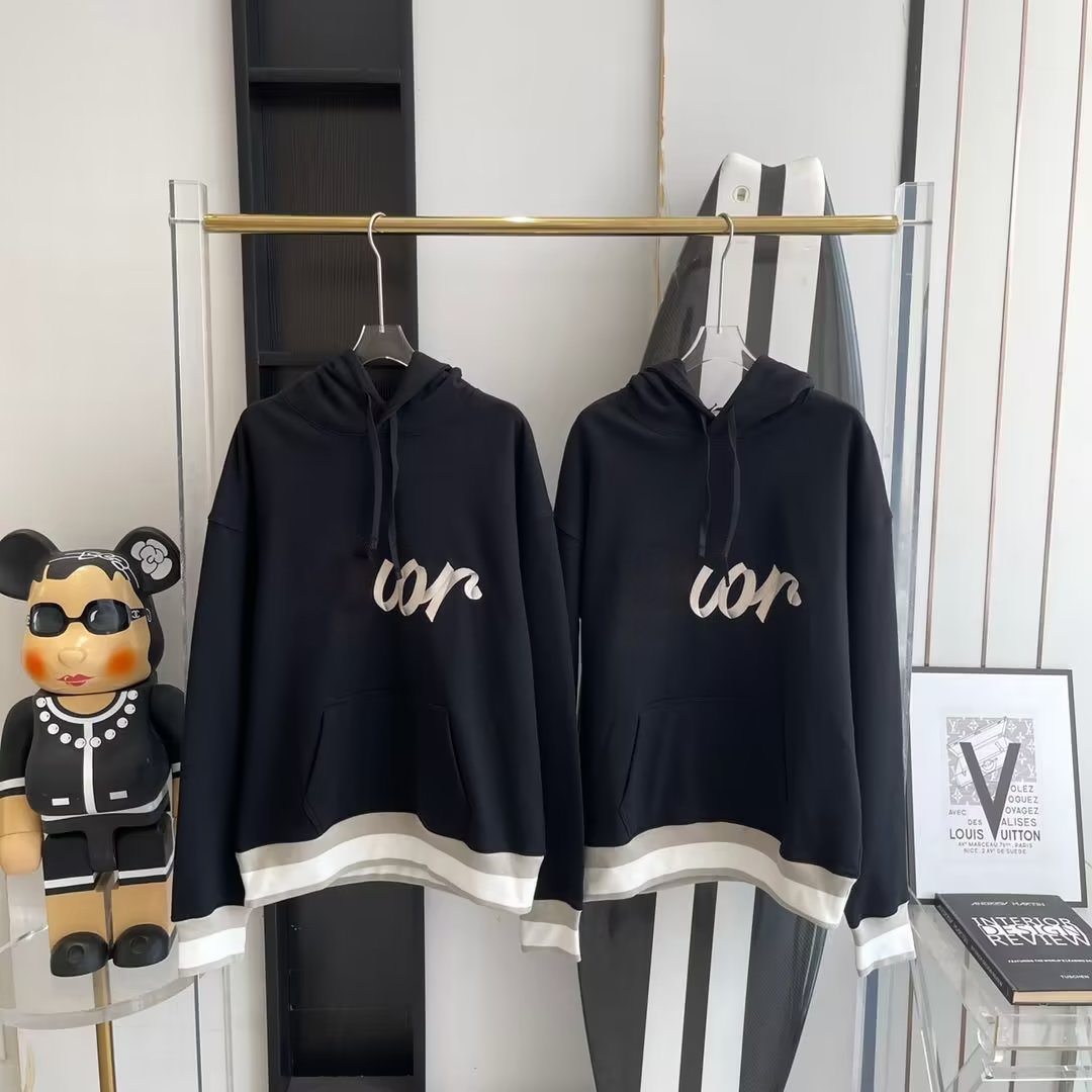 23ss New Men's Sports Hoodie Women's Sweater Round Neck Letter Pattern Cotton European Street Style
23ss New Men's Sports Hoodie Women's Sweater Round Neck Letter Pattern Cotton European Street Style