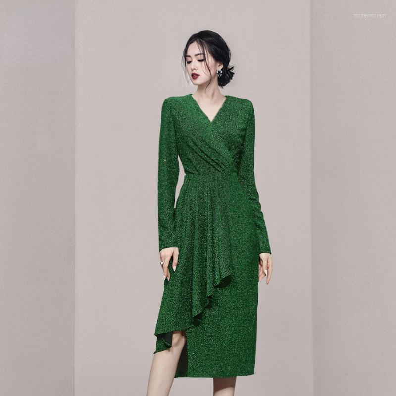 Casual Dresses 2022 Spring Runway Style Temperament Ladies Sexy V-Neck Shoulder Pads Asymmetrical Design Green Shiny Dress, Photo color
Casual Dresses 2022 Spring Runway Style Temperament Ladies Sexy V-Neck Shoulder Pads Asymmetrical Design Green Shiny Dress, Photo color