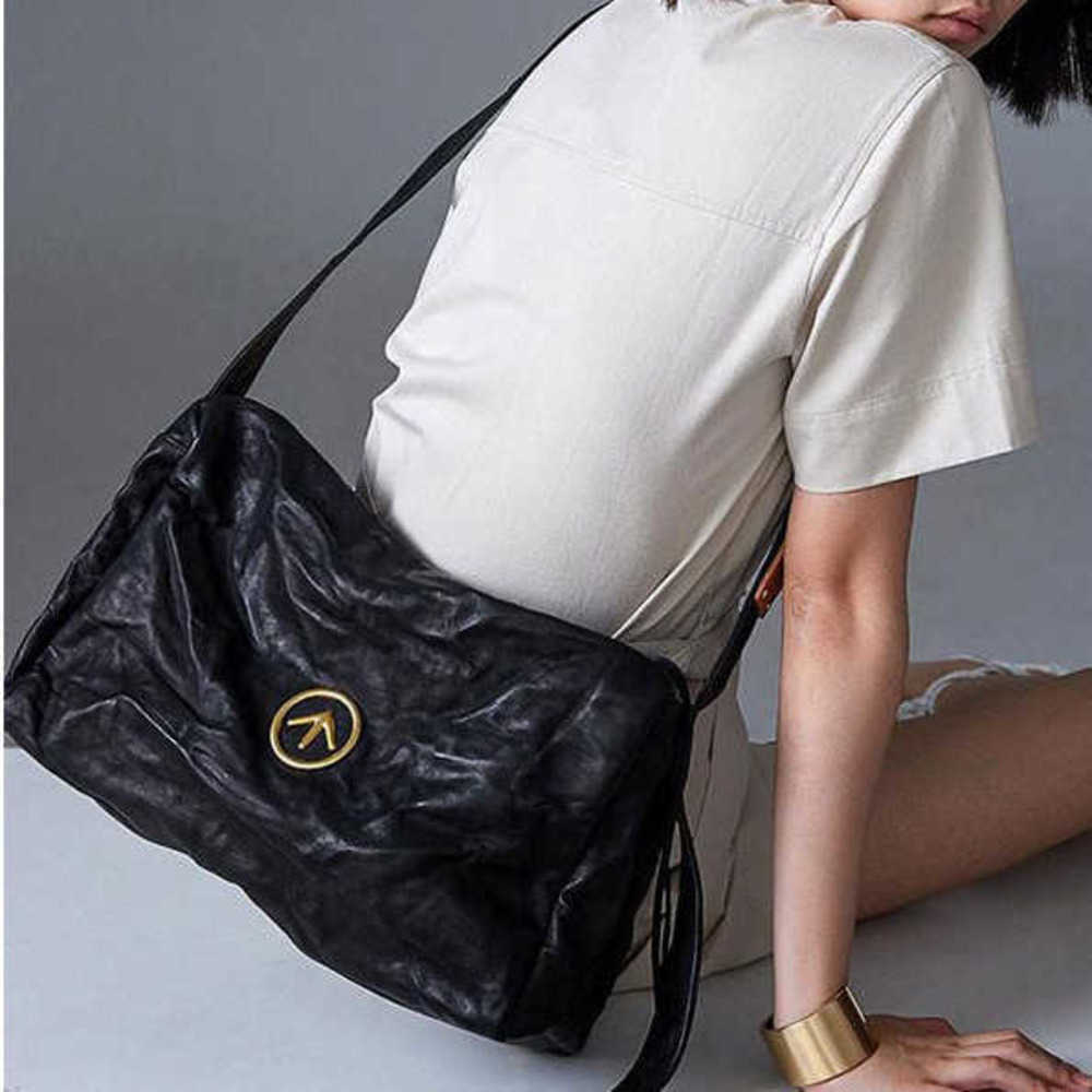 Evening Bags Evening Bags Grotto Personal music small crowd large capacity sexless fold bag advanced sense black stone tote diagonal, Black large silver label dust bag
Evening Bags Evening Bags Grotto Personal music small crowd large capacity sexless fold bag advanced sense black stone tote diagonal, Black large silver label dust bag
