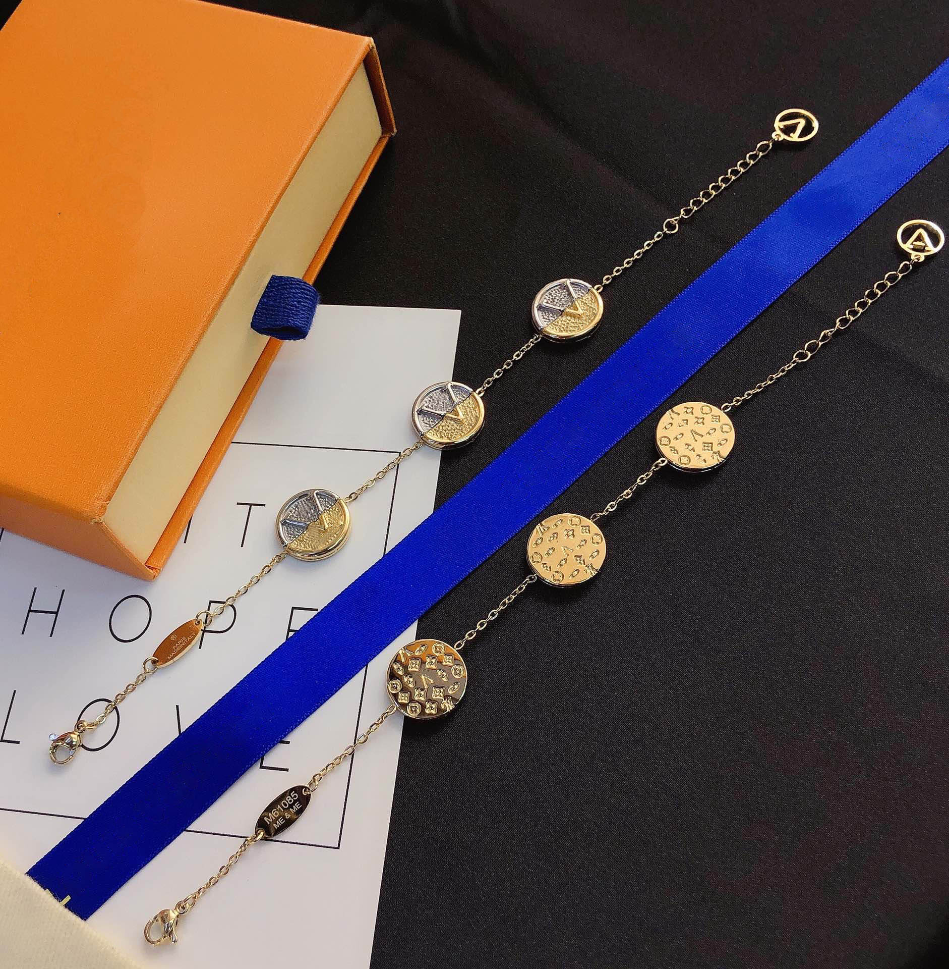 Link Chains Women's Letter Bracelet Gift Plating 18K Gold designer Jewelry Fashion Quality Brand for Love Bracelets Accessories Wholesal
Link Chains Women's Letter Bracelet Gift Plating 18K Gold designer Jewelry Fashion Quality Brand for Love Bracelets Accessories Wholesal