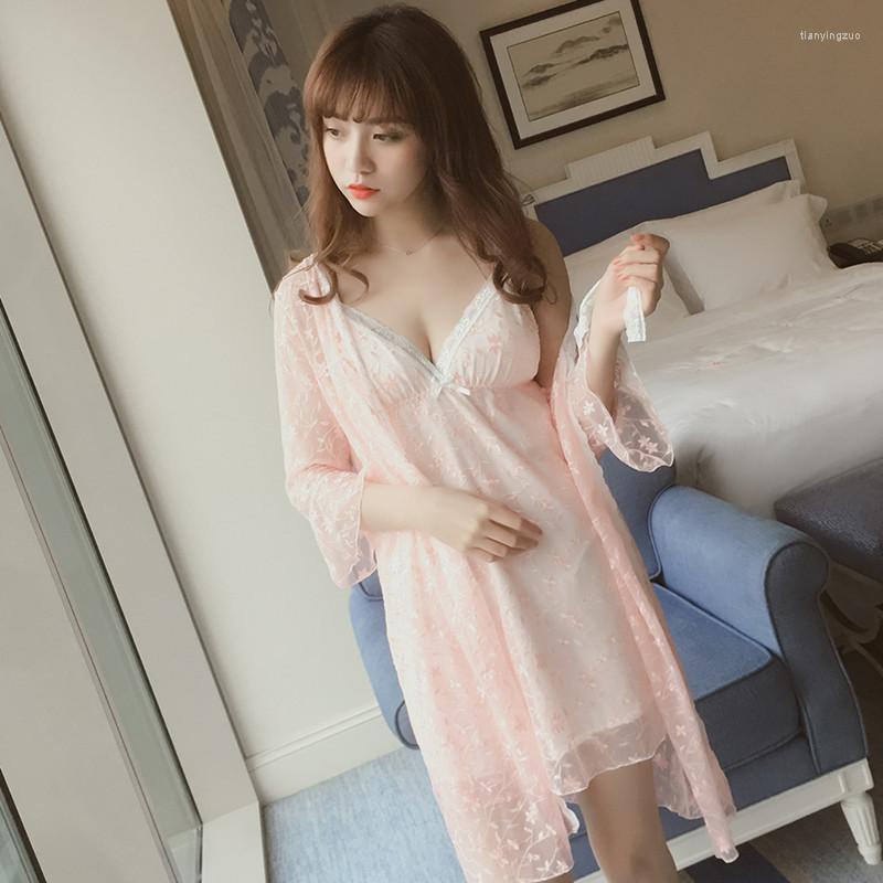 Women's Sleepwear Halter Belt Nightgown Women's Summer Spring And Autumn Sexy Two-piece Set With Chest Cushion Lace Princess Robe
Women's Sleepwear Halter Belt Nightgown Women's Summer Spring And Autumn Sexy Two-piece Set With Chest Cushion Lace Princess Robe