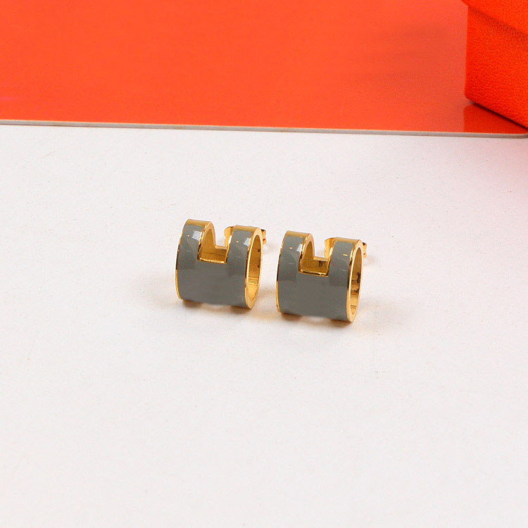 Luxury Women Fashion Heart Love Stud Classic H letter enamel Stainless Steel Couple Gifts Designer Jewelry Engagement Earrings Wholesale
Luxury Women Fashion Heart Love Stud Classic H letter enamel Stainless Steel Couple Gifts Designer Jewelry Engagement Earrings Wholesale