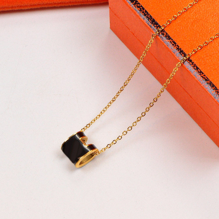 H letter heart pendant simple and versatile titanium steel necklace women's clavicle chain short 18k rose gold accsori fine jewelry
H letter heart pendant simple and versatile titanium steel necklace women's clavicle chain short 18k rose gold accsori fine jewelry