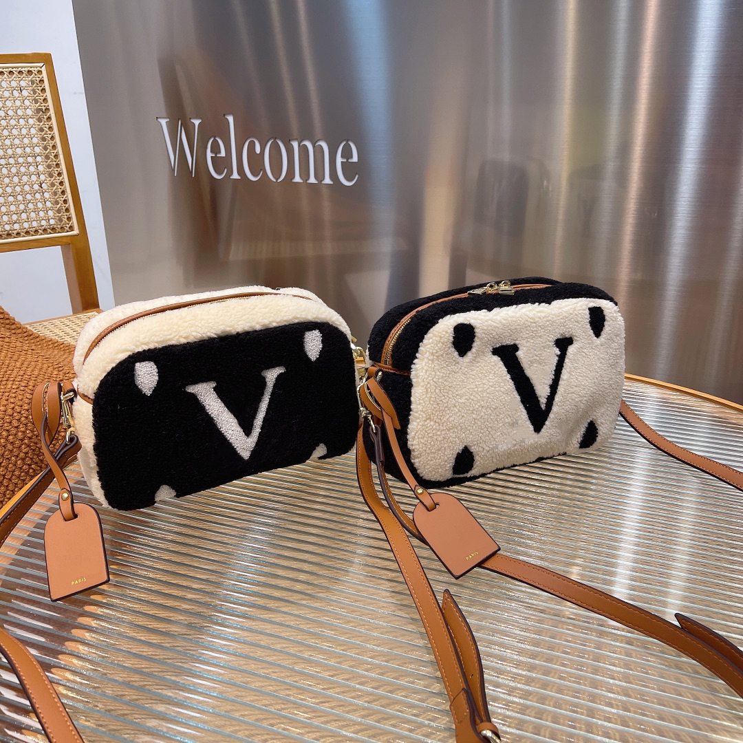 Designers Bags Luxury women Crossbody Shoulder Plush design Christmas gifts handbags capacity banquet Wallet leisure purse for friends style Chains very good, White+box
Designers Bags Luxury women Crossbody Shoulder Plush design Christmas gifts handbags capacity banquet Wallet leisure purse for friends style Chains very good, White+box