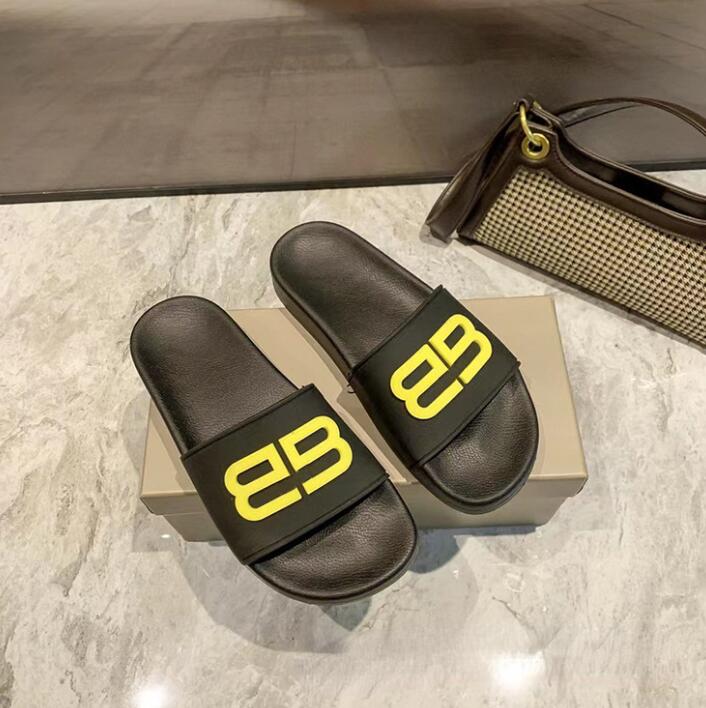 Top Light letter slippers Paris Luxury Fashion Flat Bottom flip-flops Beach Shoes male and female pair of outdoor slippers, With logo
Top Light letter slippers Paris Luxury Fashion Flat Bottom flip-flops Beach Shoes male and female pair of outdoor slippers, With logo